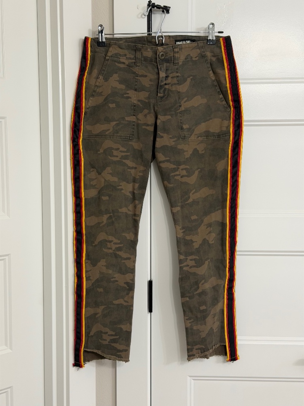 Pam & Gela Camo Army Print Step asymmetrical Hem Racing Stripe Trim Pants Sz 27